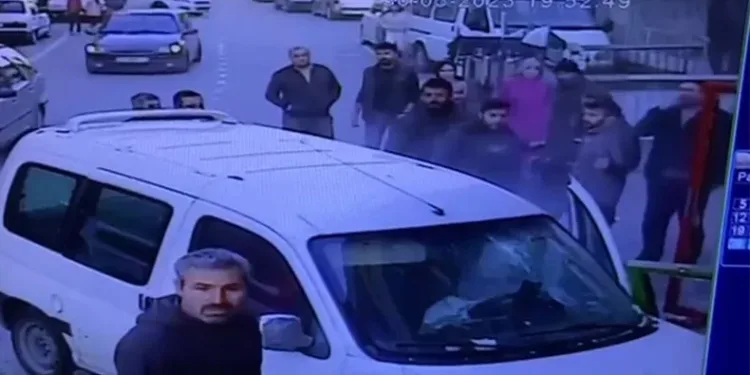 Dalgın sürücü markete daldı