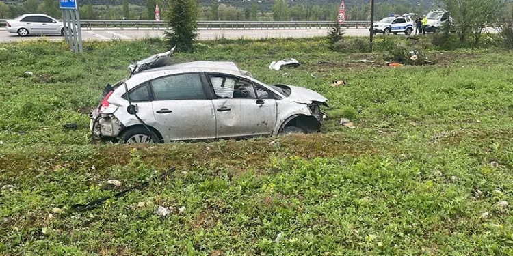 Otomobilin camından fırlayan sürücü ağır yaralandı