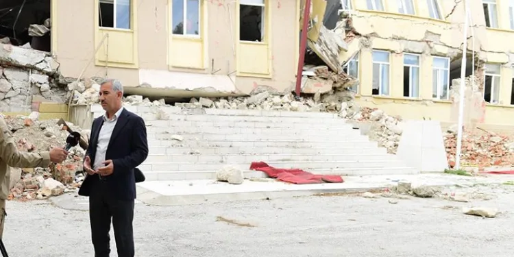 Depremde yan yatan bina müze yapılacak