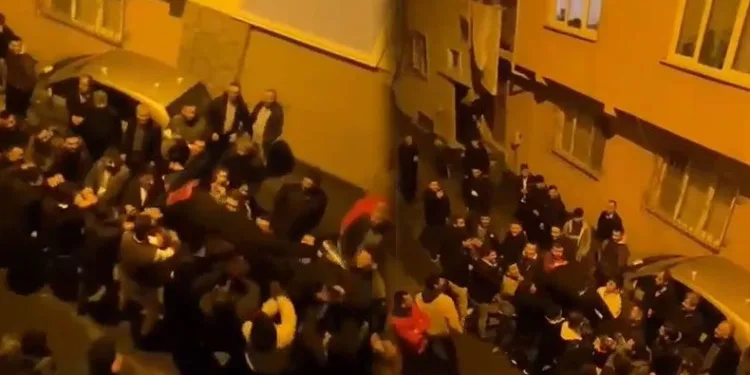 Bursa’da askere gidecek gence unutulmaz uğurlama