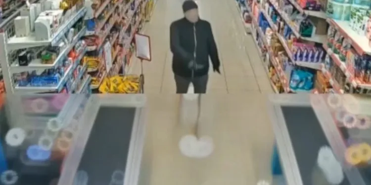 Yüzüne kadın çorabı geçirdi, marketi soydu