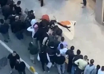 14 yaşındaki kız terastan düştü