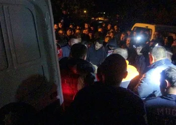 Genç kız kendisini uçurumdan attı