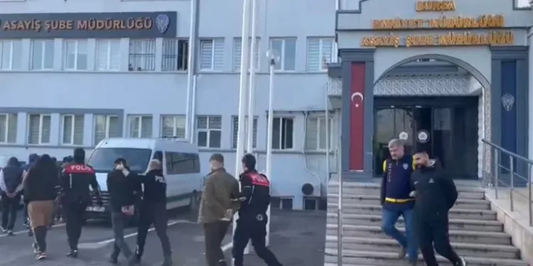 Motosiklet hırsızlığı çetesi polisten kaçamadı