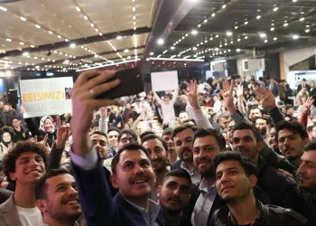 Kurum gençlik buluşmasında Cumhurbaşkanı’nı aradı