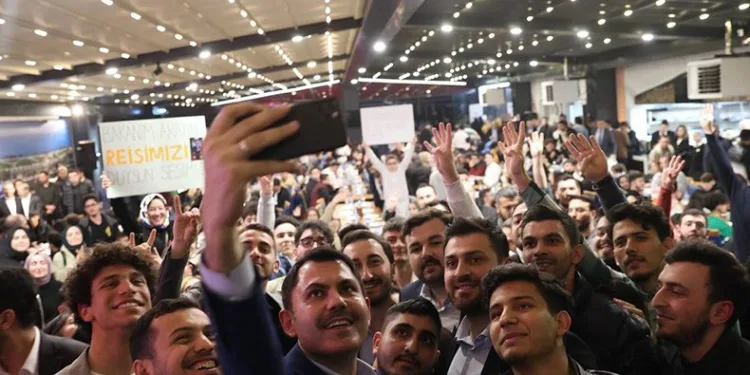 Kurum gençlik buluşmasında Cumhurbaşkanı’nı aradı