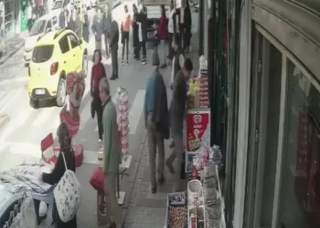 Dalgın şoför yaşlı kadına çarptı