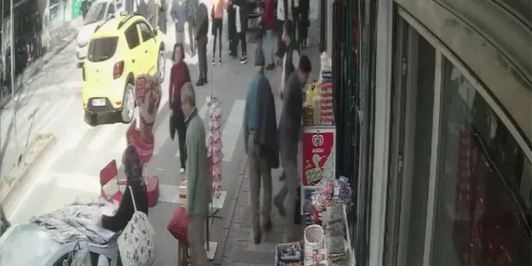 Dalgın şoför yaşlı kadına çarptı