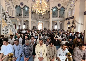 Tokyo Camii’nde bayram namazı