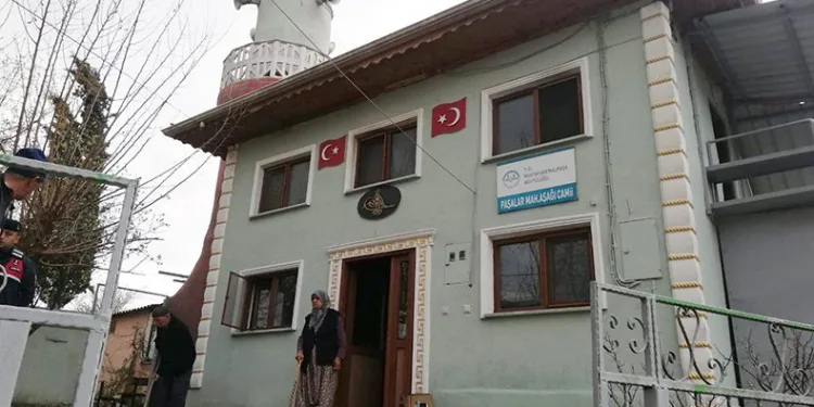 Tarihi camide korkutan yangın