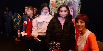 Çocuklar kitabını okudukları yazarla buluştular