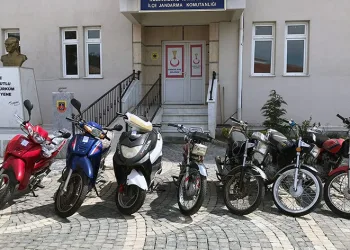 Çaldığı motosikletleri satmaya çalışınca yakalandı
