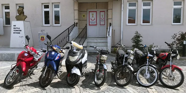 Çaldığı motosikletleri satmaya çalışınca yakalandı
