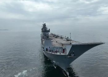 TCG Anadolu Sarayburnu’na yanaştı