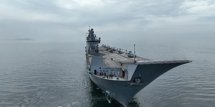 TCG Anadolu Sarayburnu’na yanaştı