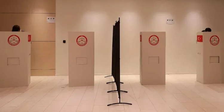 Yurt dışında seçmen sandık başında