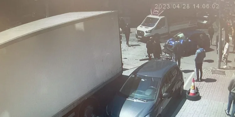 Ters yola girip kaza yaptılar ardından kaçtılar