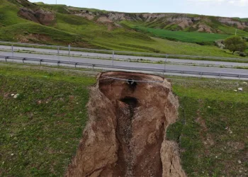 Yağışlardan dolayı göçük meydana geldi