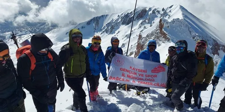 23 Nisan Zirve Tırmanışı tamamlandı