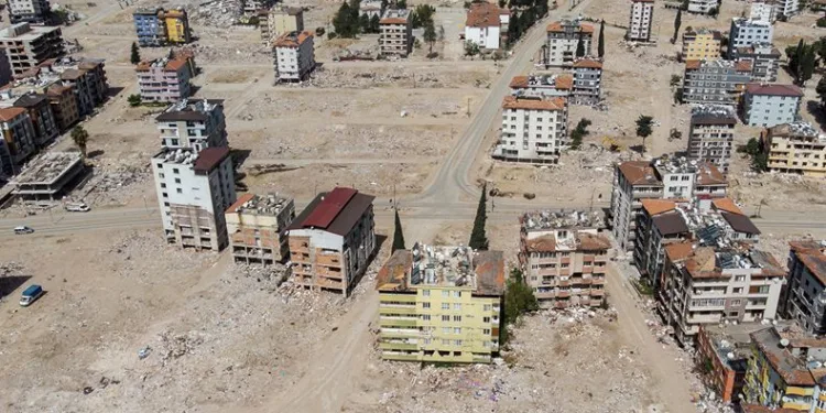 Enkaza dönen kentte adeta meydanlar oluştu