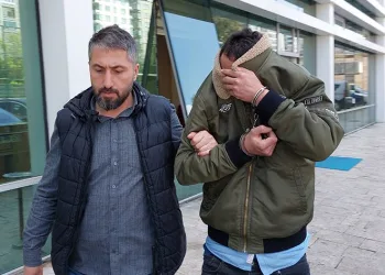 Kapkaç yöntemiyle altın çalan zanlı tutuklandı
