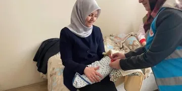 Yeni doğum yapan annelere bebek bohçası