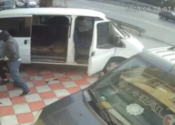 Minibüsle soygun girişimi kamerada