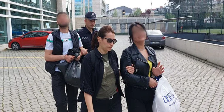 Camideki yardım kumbarasından para çaldılar