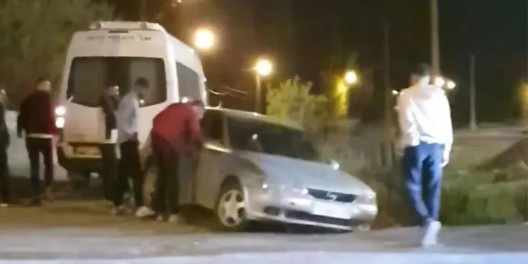 Yol vermeye çalışan otomobil kaza yaptı
