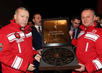 Cumhurbaşkanı Erdoğan’a Türkiye Yüzyılı saati hediyesi