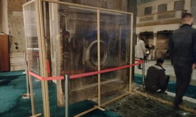 Ayasofya'da "imparator kapısına" cam bölmeli koruma