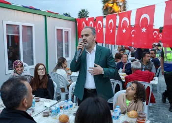 Küçük depremzedelerin bayramlık sevinci