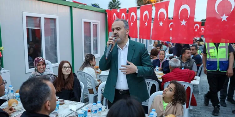 Küçük depremzedelerin bayramlık sevinci