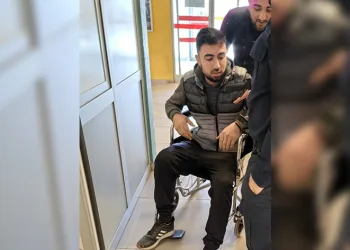 Yolda bulduğu düzenek patladı, bacağından yaralandı