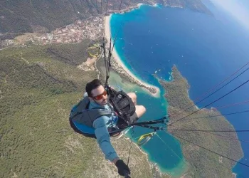 Milli paraşütçü uçuş sırasında hayatını kaybetti