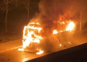 İşçi servisi alev alev yandı