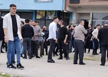 Bursa’da bayramlaşmada gençler birbirine girdi