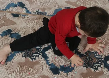 Yaşına oranla el ve ayakları orantısız büyüyor
