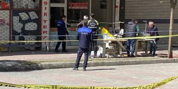 Kolonları çatlayan binadan taşınma