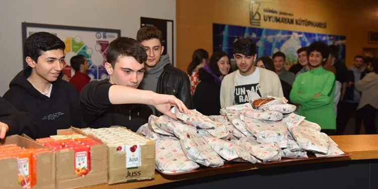 Çalışmak öğrencilerden, iftar ve sahur belediyeden