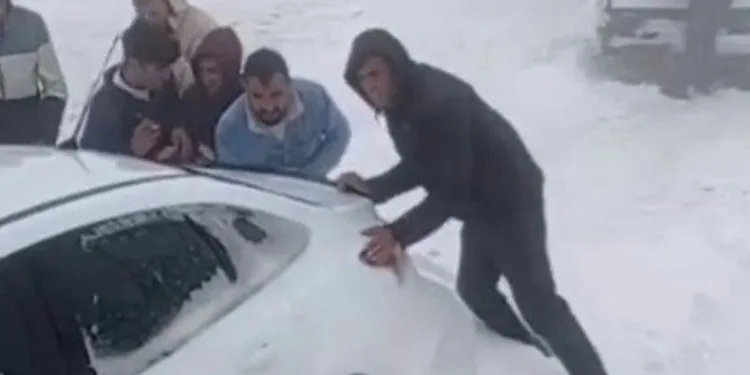 Kar ve tipide mahsur kaldılar