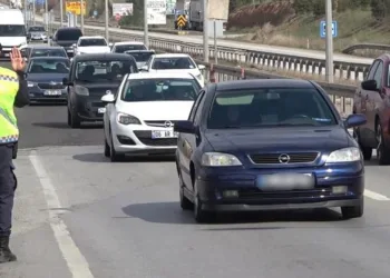 Tatilciler yollara akın etti