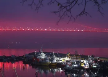 Sislerin içinde İstanbul
