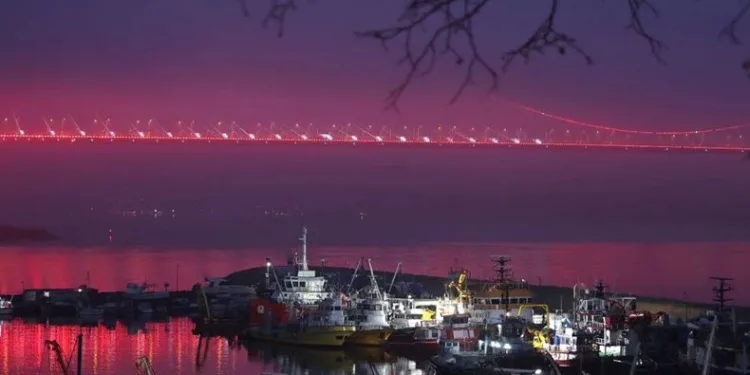 Sislerin içinde İstanbul