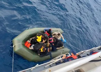 Ayvacık açıklarında 17 kaçak göçmen yakalandı