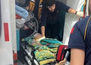 Depremde ailesini kaybetti, kızını da vurarak canına kıydı