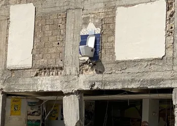 Altı katlı binadan geriye sadece klozet kaldı