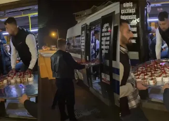 Otobüsleri durdurup yolculara helva ikram ettiler
