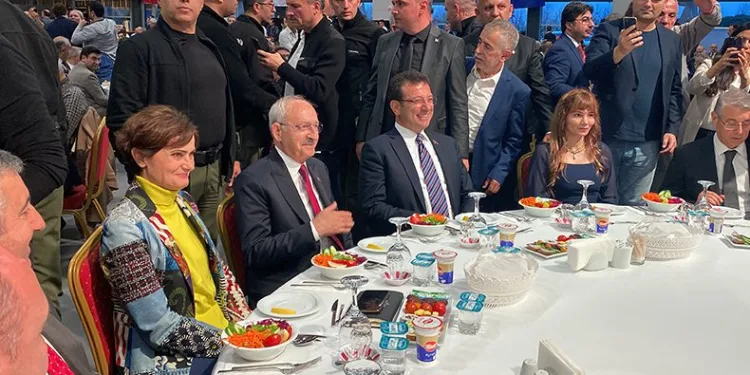 Kılıçdaroğlu esnafların iftar programına katıldı
