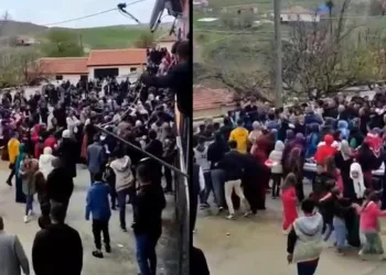 Bir yandan oynadılar, bir yandan kavga ettiler
